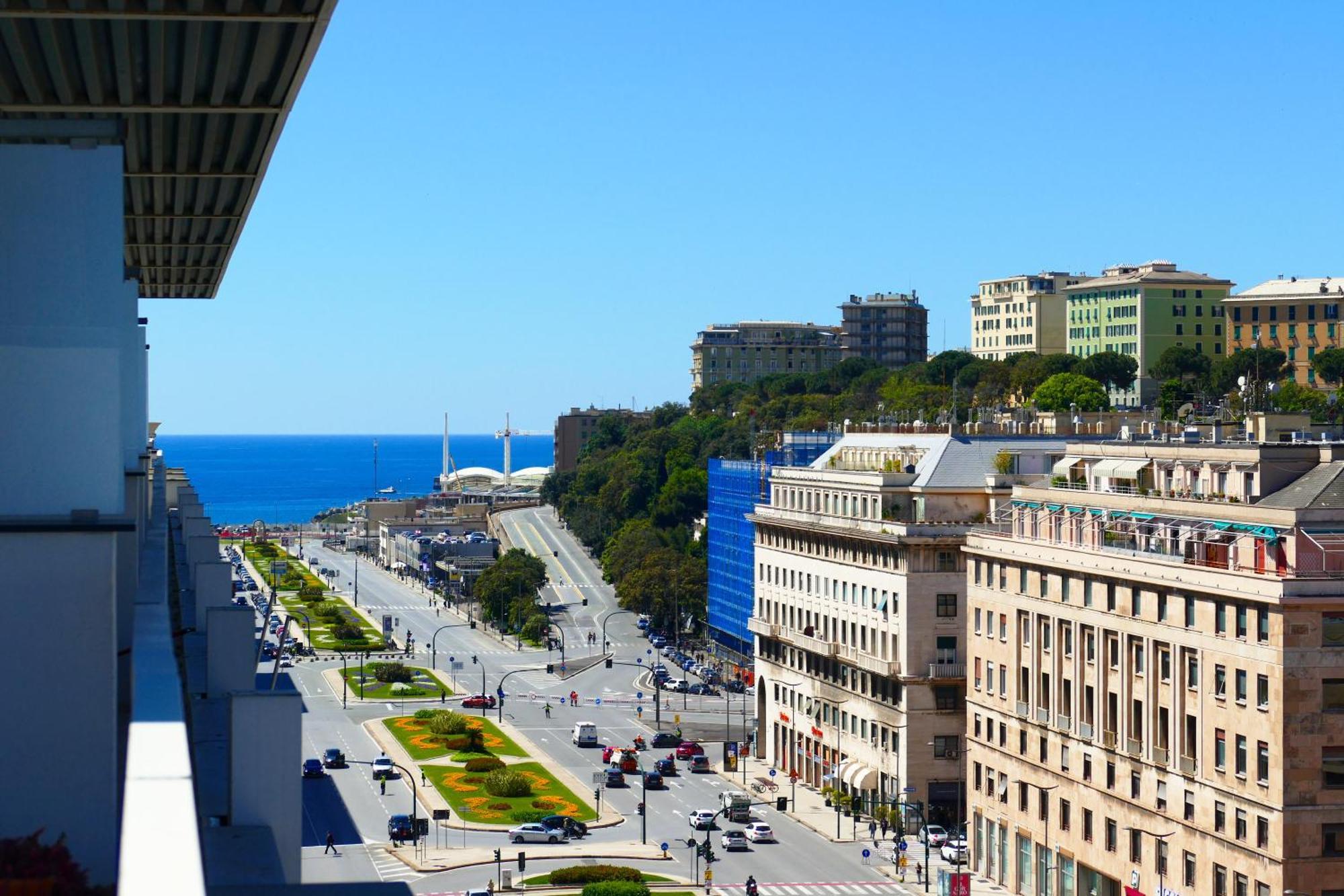 Attico Luxury Con Parcheggio E Terrazza Vista Mozzafiato Apartment Genoa Luaran gambar