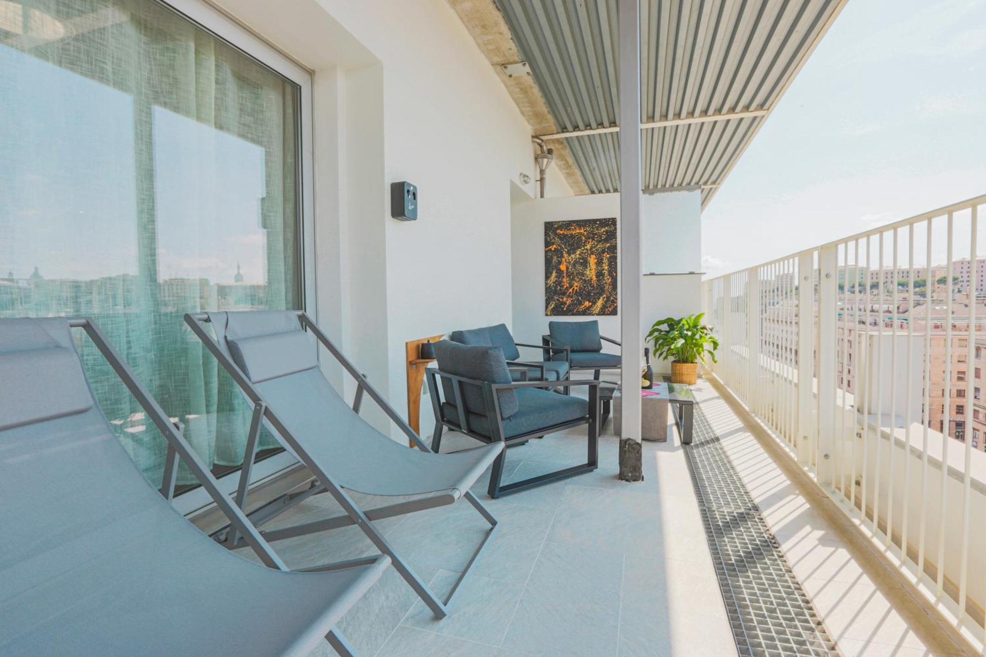 Attico Luxury Con Parcheggio E Terrazza Vista Mozzafiato Apartment Genoa Bilik gambar